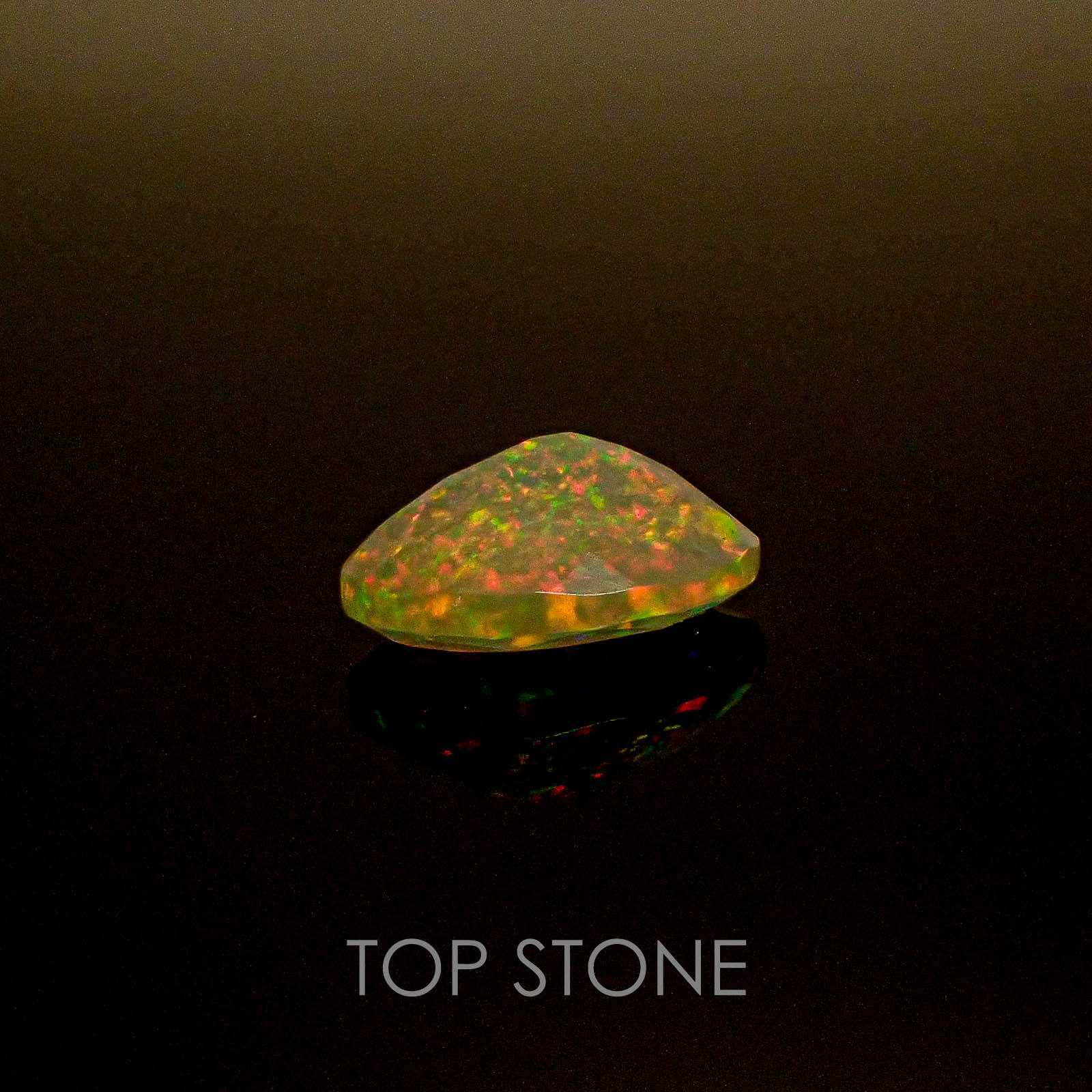 エチオピアンオパール エチオピア産 ルース 0.73ct[20062780]8.2×6.3mm 