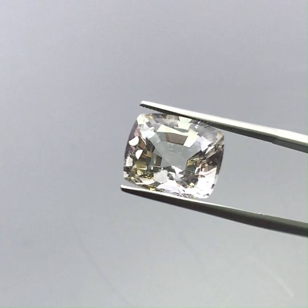 ポルサイト(宝石名ホワイト・ポルサイト) アメリカ産 ソ付(彩珠) 9.050